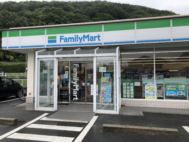 コンビニ　ファミリーマート　玉野八浜店（コンビニ）まで372m
