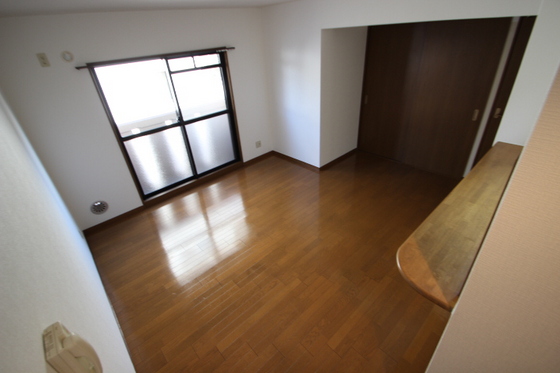 居室・リビング　※別号室の写真になります。