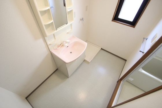 洗面設備　※別号室の写真になります。