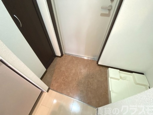 玄関　玄関を一歩入ると・・・こんな感じです。