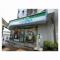 コンビニ　ファミリーマート 新大阪駅東口店（コンビニ）まで250m