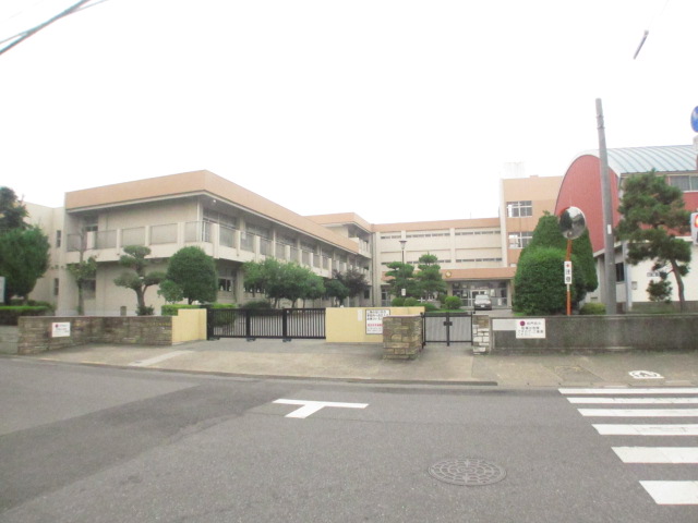 小学校　小山市立旭小学校（小学校）まで358m