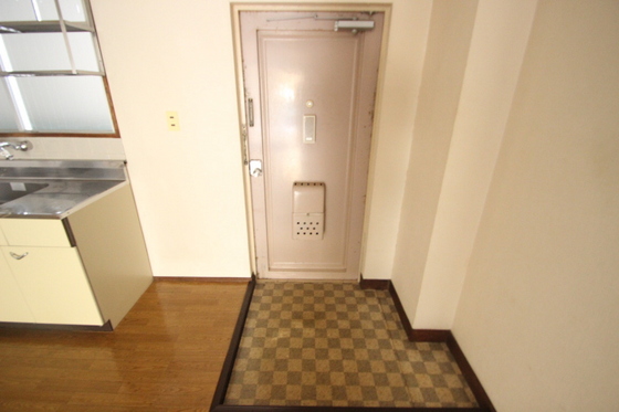 玄関　※別号室の写真です