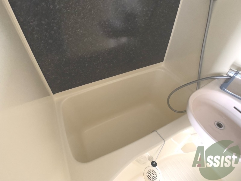 バス・シャワールーム　お風呂になります。日々の疲れを癒して下さい。