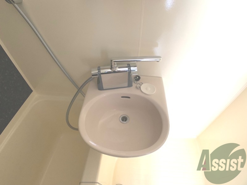 洗面設備　洗面台になります。洗顔などはこちらをお使い下さい。