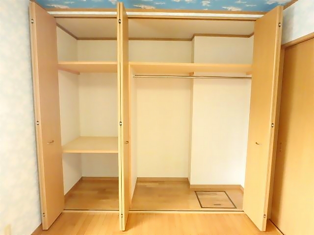 収納　６帖洋間の収納スペースです。