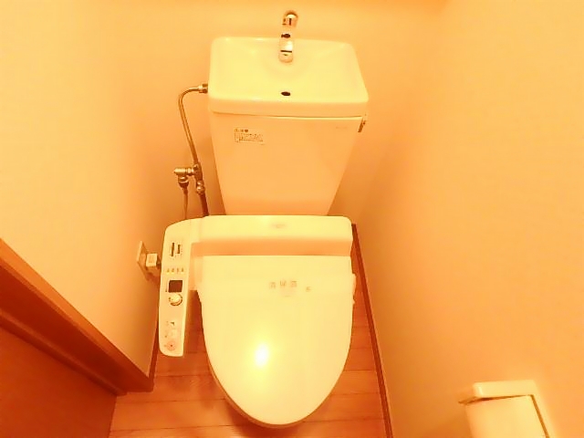 トイレ　ウォシュレット付きトイレです。