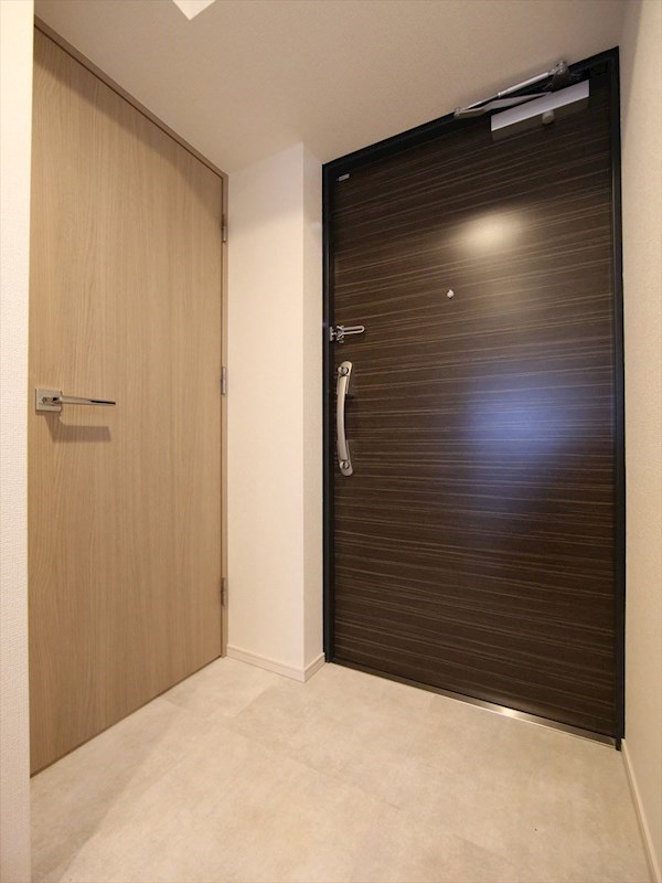 玄関　玄関　シューズボックス付（収納充実してます）