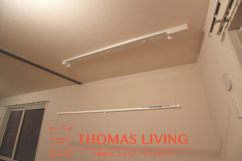 その他共有部分　室内用の物干し竿。