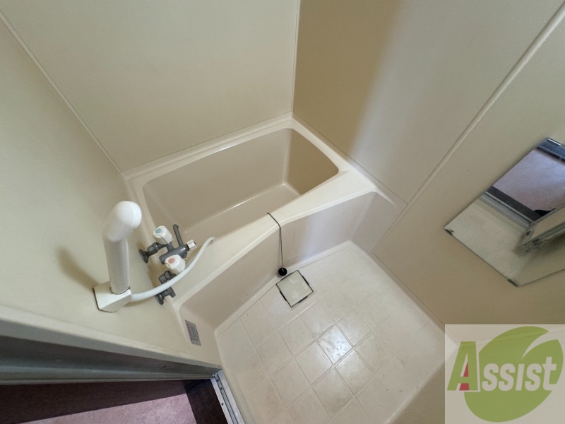 バス・シャワールーム　ユニットバスです。疲れを癒すのに欠かせませんね！