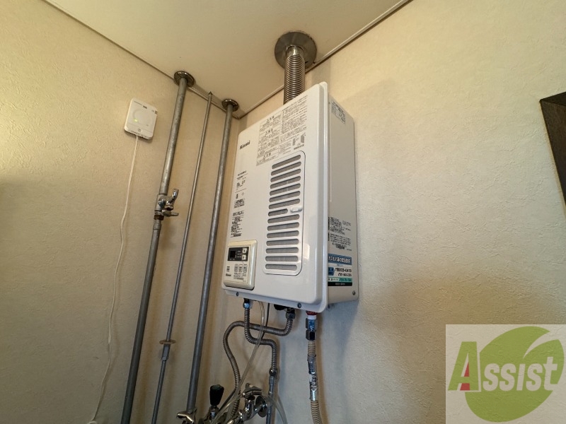 その他設備　給湯器は簡単操作で温度調整ができますよ。