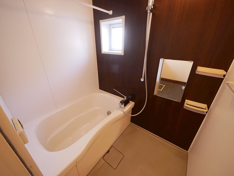 バス・シャワールーム　追焚き給湯、シャワー