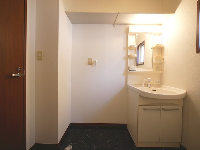 洗面設備　シャンプードレッサー、室内洗濯機置き場