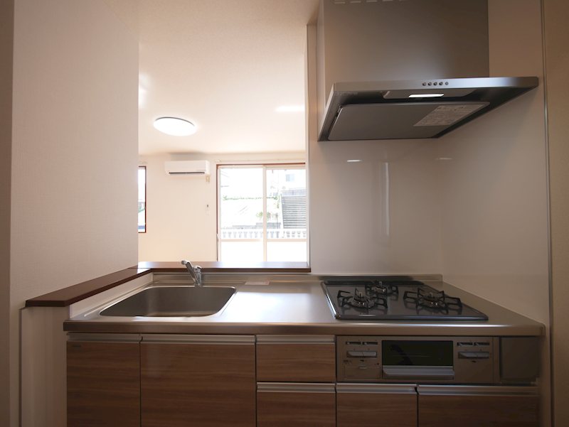 キッチン　システムキッチン（3口コンロ）
