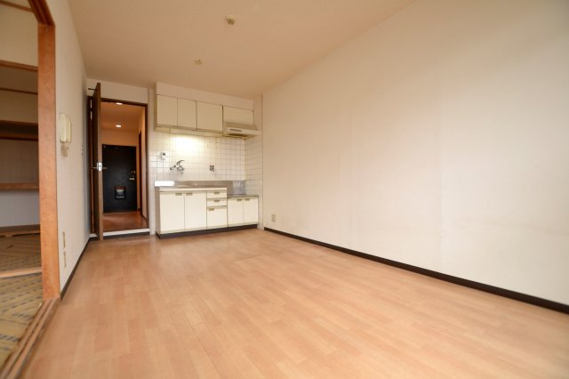 居室・リビング　別号室の画像です。ご参考下さい