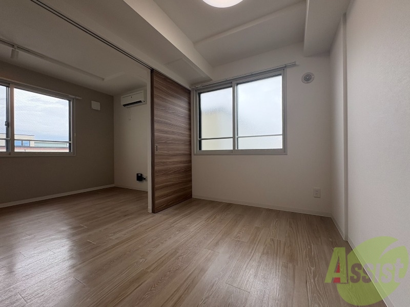 その他部屋・スペース　こちらのお部屋は光が差し込む、温かみのあるお部屋です。