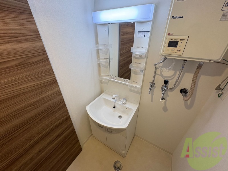 洗面設備　独立洗面台です。大きくてよいですね。シャンプーもできます！