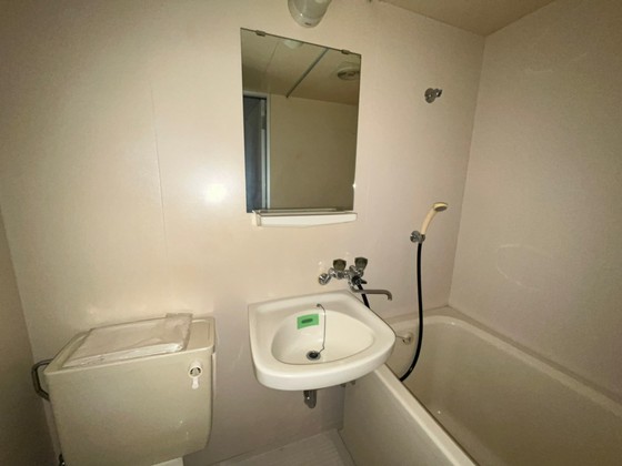 洗面設備　別室の写真を使用しております。実際のお部屋とは異なる場合がご