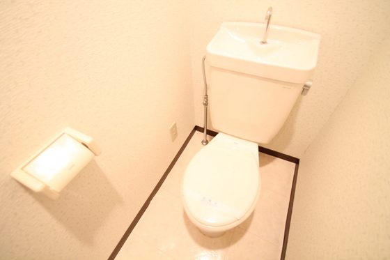 トイレ　※別部屋の写真を掲載しております。ご了承ください。