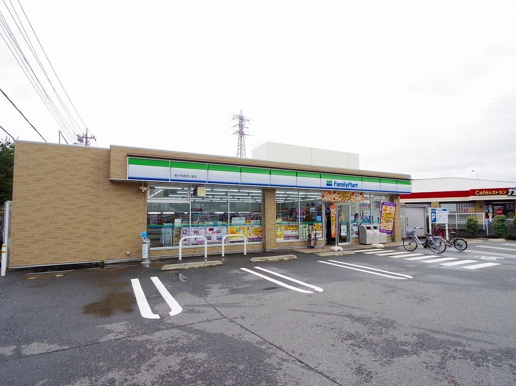 コンビニ　ファミリマート（コンビニ）まで529m