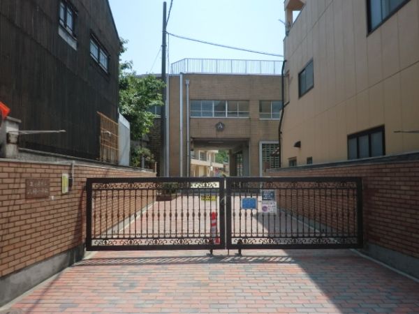 小学校　名古屋市立八幡小学校（小学校）まで308m