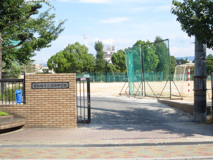 中学校　岸城中学校（中学校）まで800m