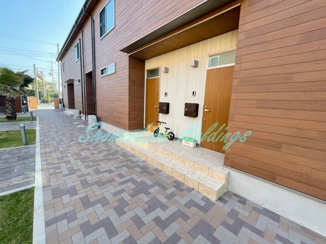 エントランス　清潔感のあるエントランスです♪