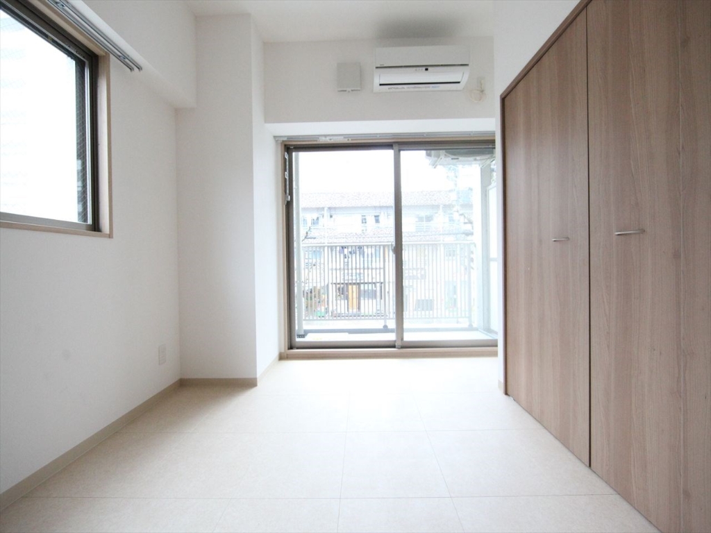 バルコニー　洋室6帖　クローゼット付（収納充実してます）