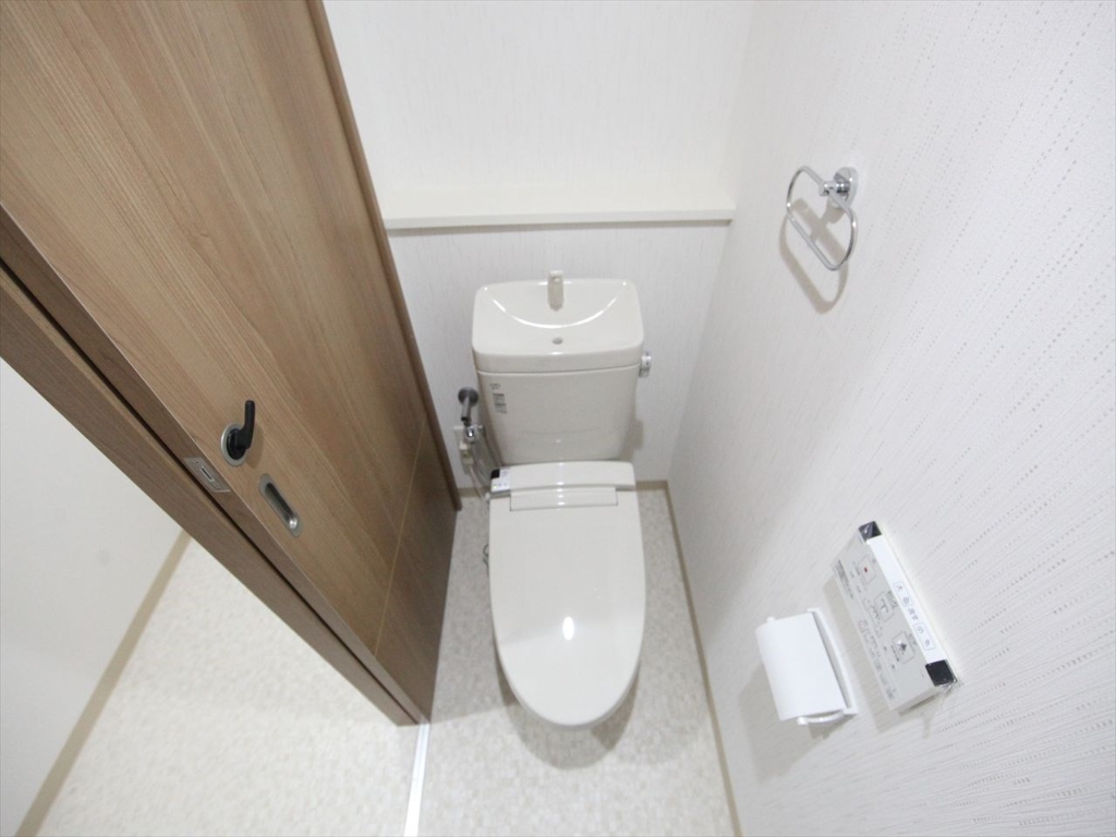 トイレ　温水洗浄暖房便座付トイレ