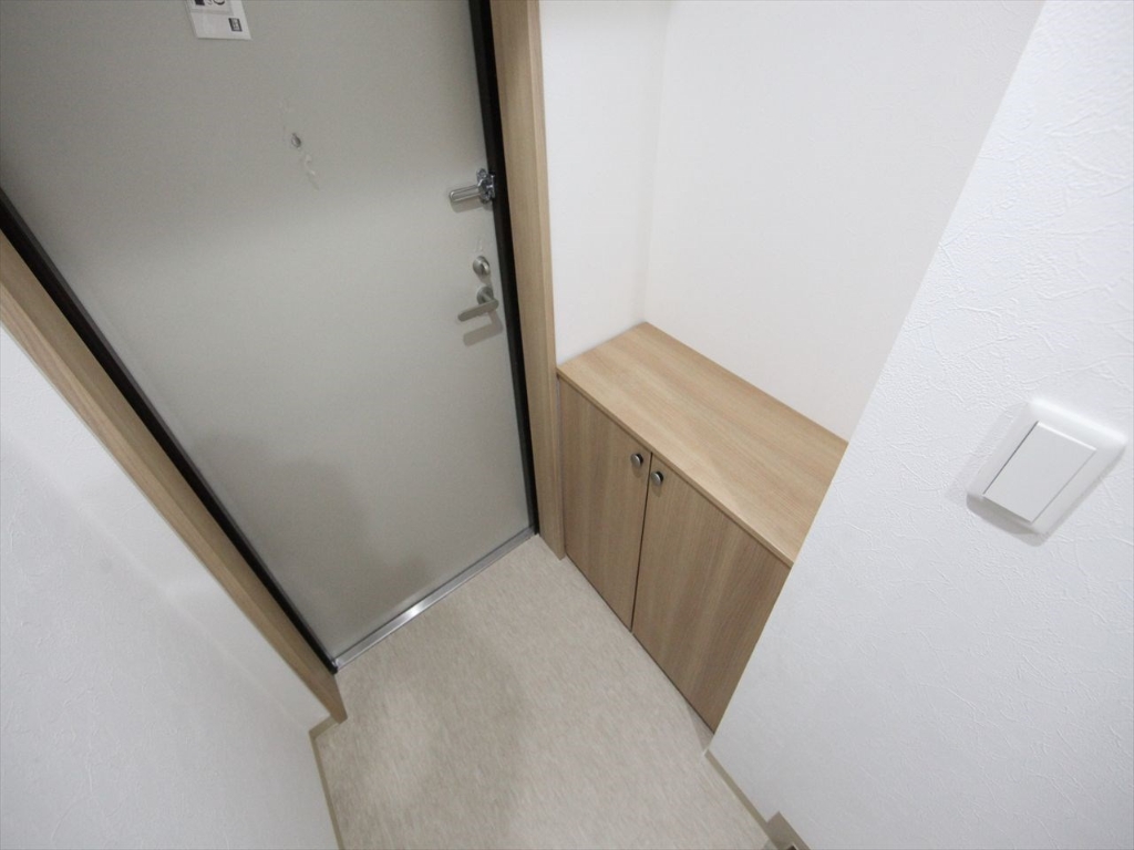 玄関　玄関　シューズボックス付