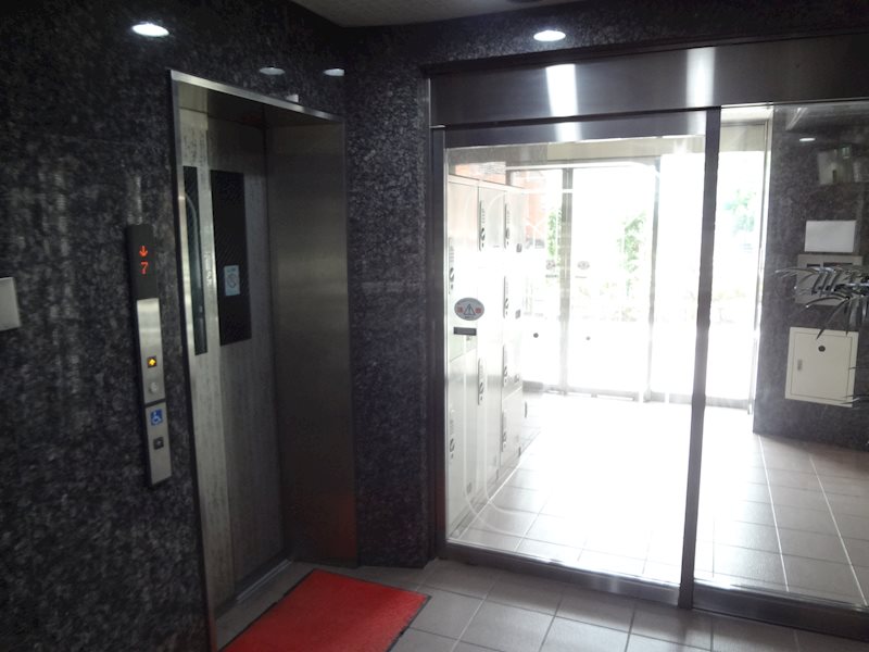 エントランス　建物の内部です