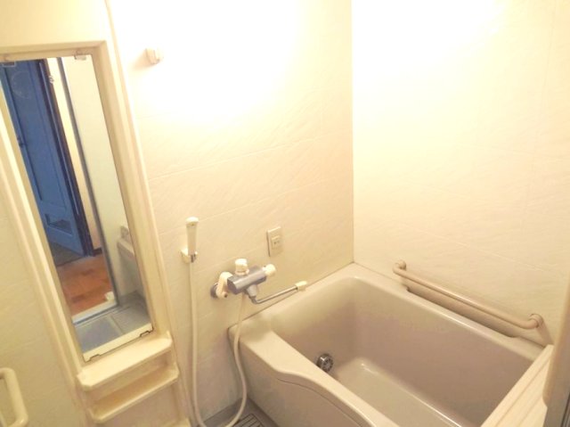 バス・シャワールーム　お風呂で日々の疲れを落としましょう