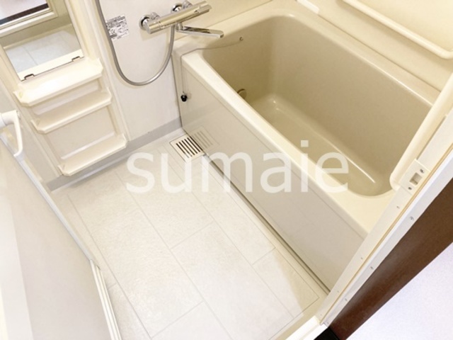 バス・シャワールーム　清潔感のあるバスルーム。