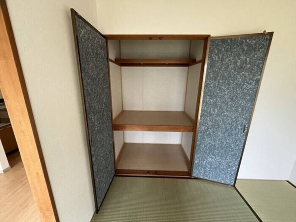 収納　押入れ