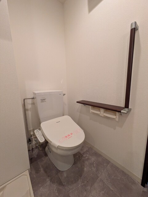 トイレ　★トイレは嬉しい洗浄機能付き便座です♪★