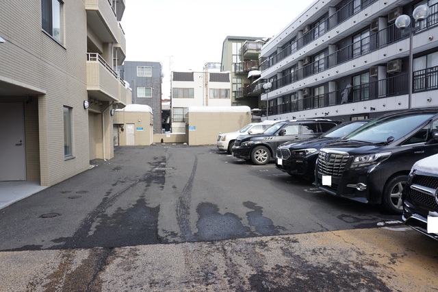 駐車場　駐車場は平置きと機械式駐車場あります（都度要確認）