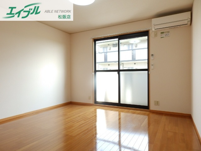 居室・リビング　同タイプの部屋写真です。