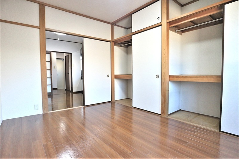 その他部屋・スペース　2ヵ所ある押入は使い分けも可能！