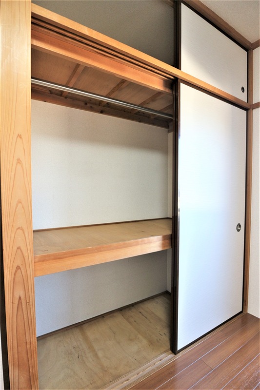 収納　ハンガーポール付きの押入！