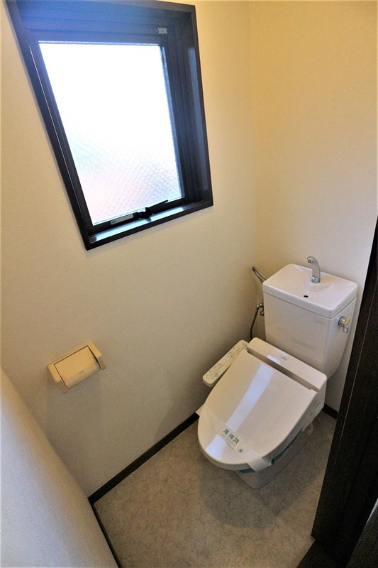トイレ　温水洗浄便座完備