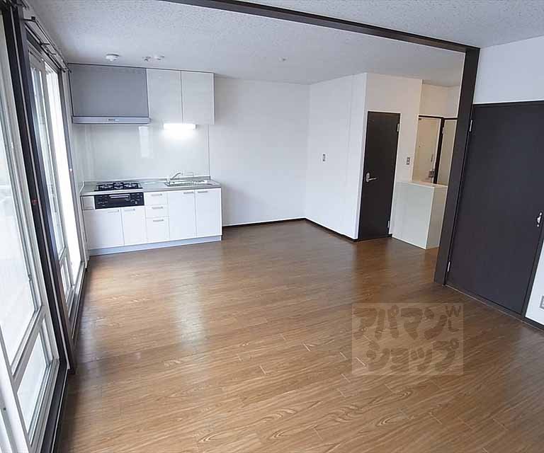 居室・リビング　１ＬＤＫ化されたリビング