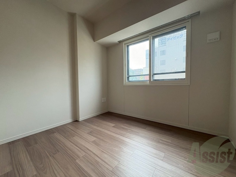 その他部屋・スペース　こちらのお部屋は光が差し込む、温かみのあるお部屋です。