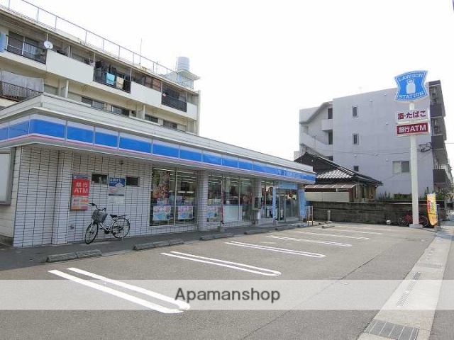 コンビニ　ローソン鹿児島下荒田四丁目店（コンビニ）まで256m