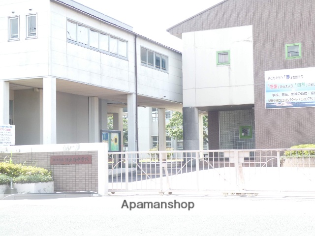 中学校　津屋崎中学校（中学校）まで613m