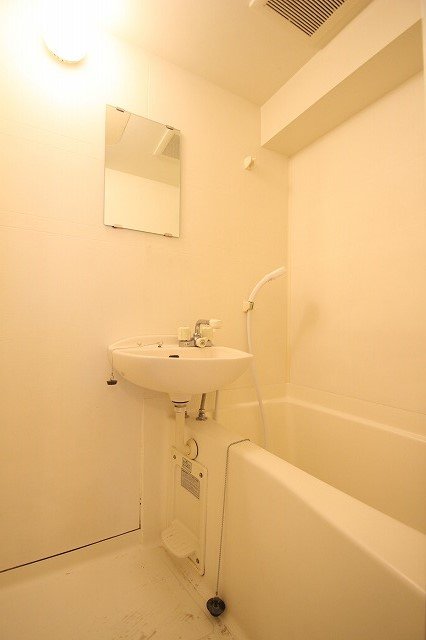 バス・シャワールーム　同物件別号室の写真です。