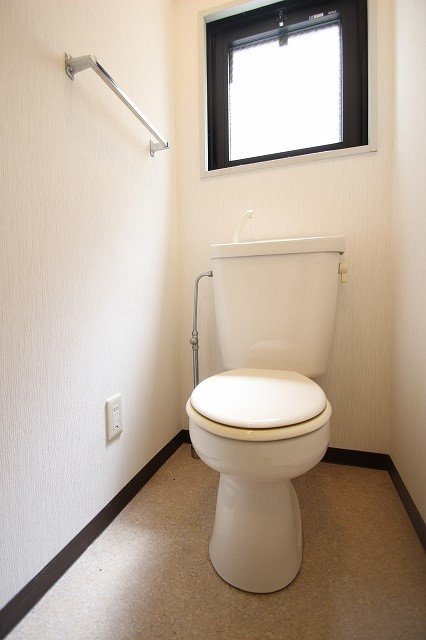 トイレ　同物件別号室の写真です。