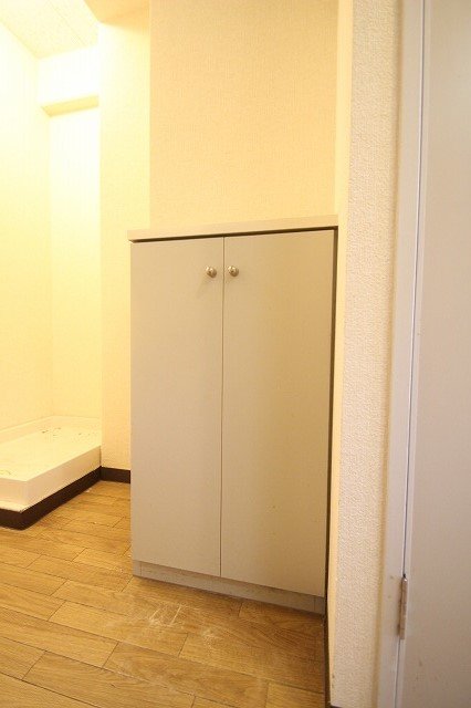 収納　同物件別号室の写真です。