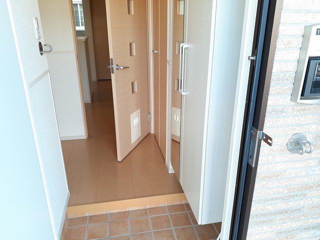 玄関　明るい玄関です