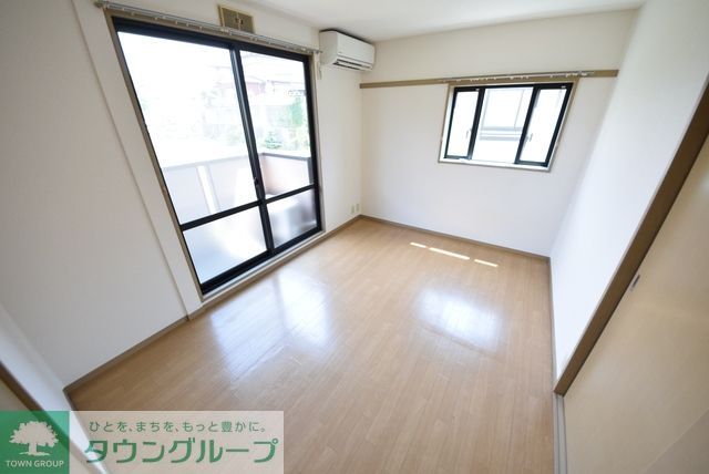 その他部屋・スペース　明るい寝室。