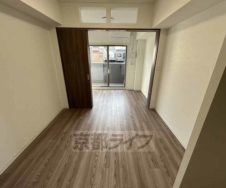 プレサンス十条凛華の居間写真